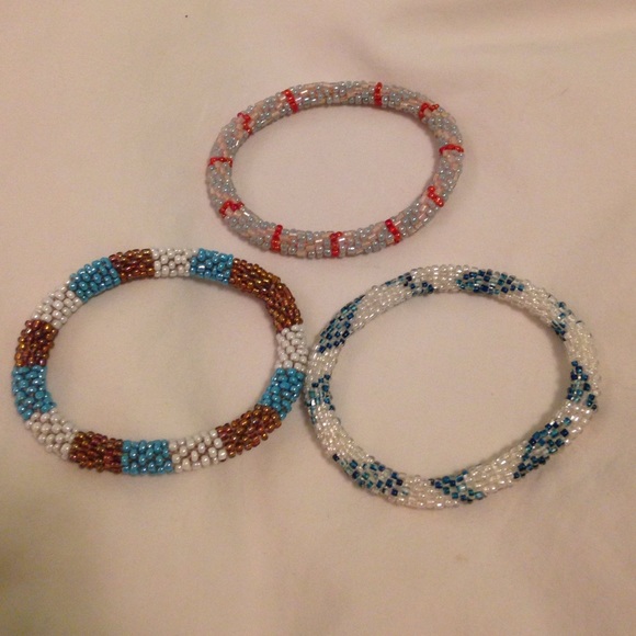 7 lily and laural bracelets - Picture 4 of 4