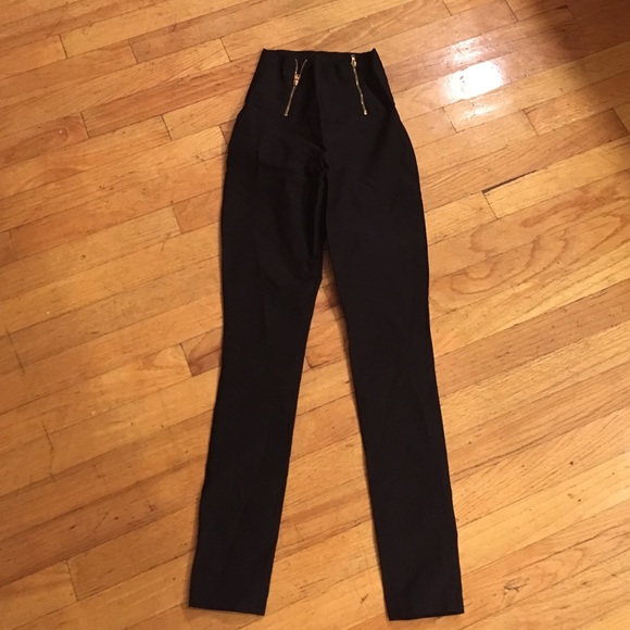 Black pants/leggings