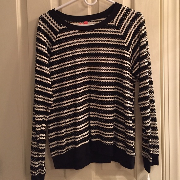 Light weight black & white sweater