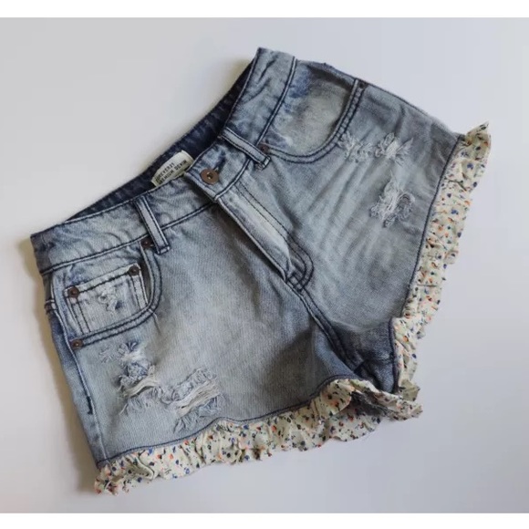 Forever 21 Ruffle floral Jean shorts - Picture 1 of 4