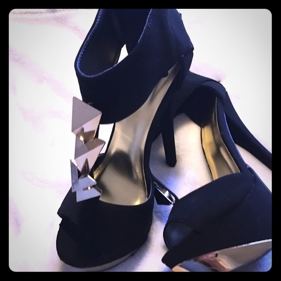 BEBE Super high heels!! 6" heels 2" plattforms