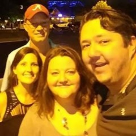 Meet your Posher, Kristen - Picture 2 of 4