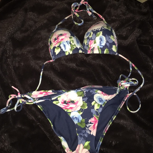 Gilly Hicks bathing suit