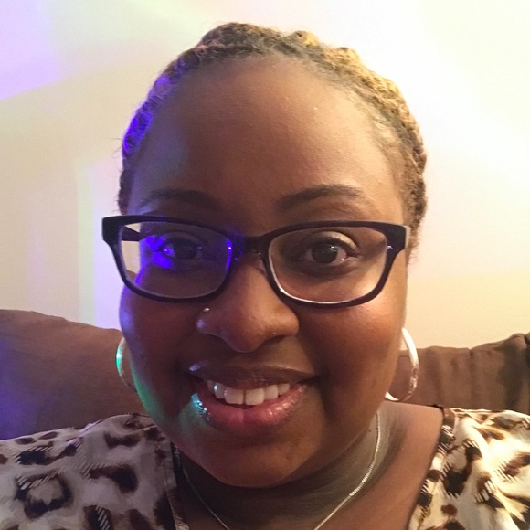 Meet your Posher, Erika - Picture 2 of 8