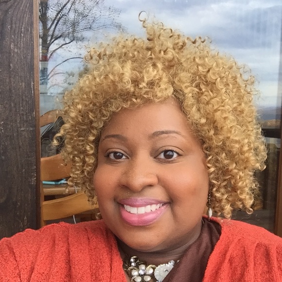 Meet your Posher, Erika - Picture 7 of 8