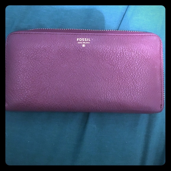 Burgundy/purple fossil wallet