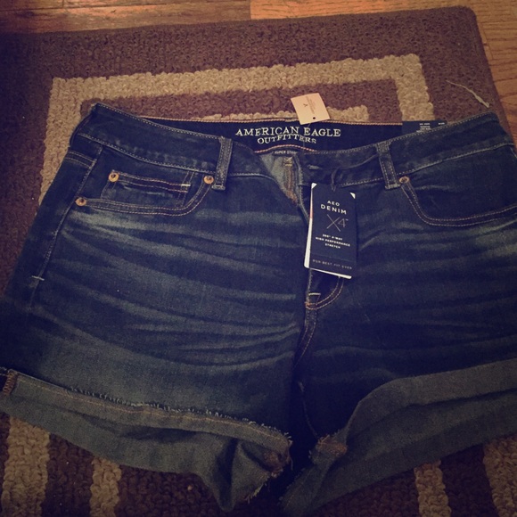 American Eagle Shortie Low Rise Shorts!