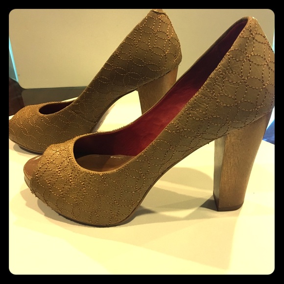 Design shoe by Arezzo