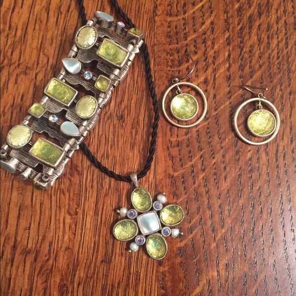 Lia Sophia Jewelry Set - Picture 1 of 4