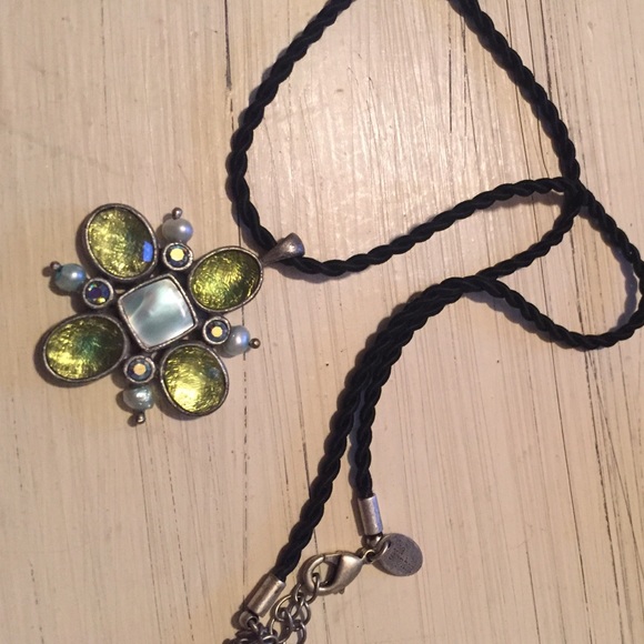 Lia Sophia Jewelry Set - Picture 4 of 4