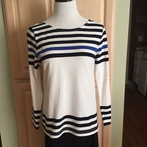 Really cute striped top💙😎