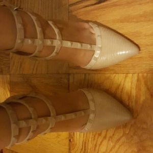 Nude pumps