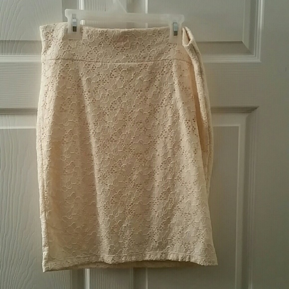 Creme lace skirt