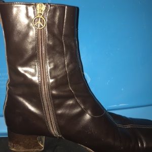 Donald J Pliner zip boots