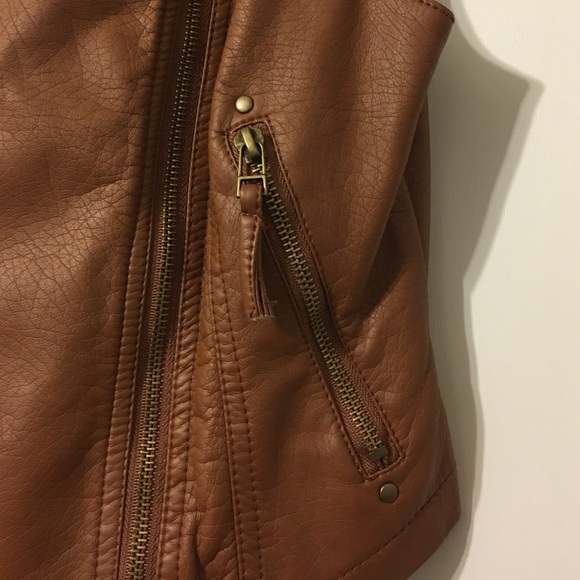 Vest - Picture 2 of 4