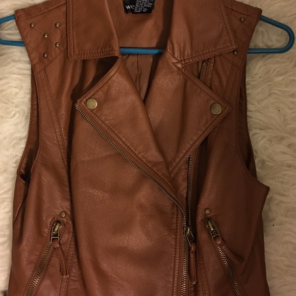 Vest - Picture 3 of 4