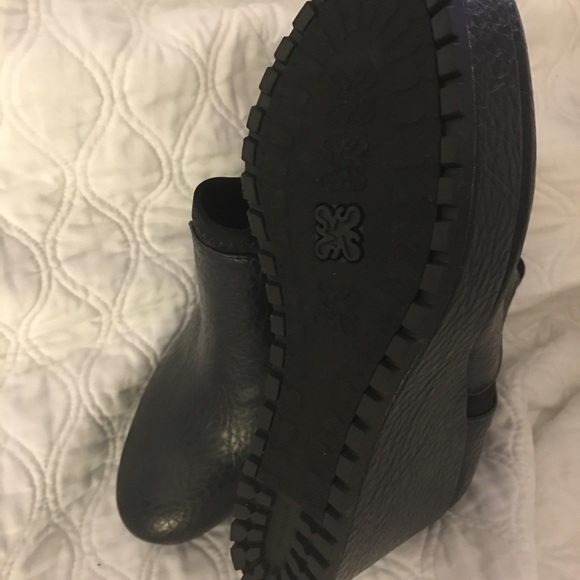 "Simply Vera, Vera Wang" Booties - NEW! - Picture 3 of 4