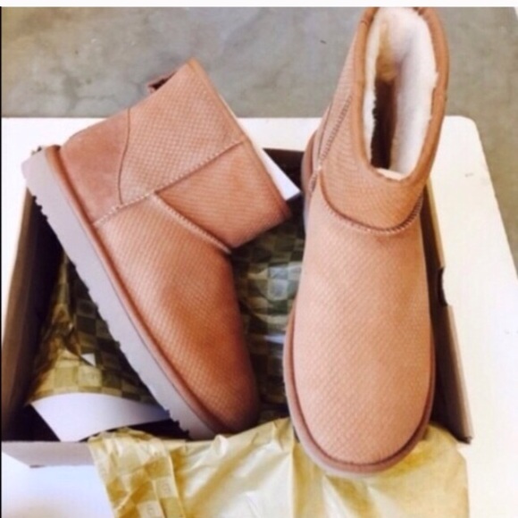 UGG authentic exotic scales mini boots Sz 7 new