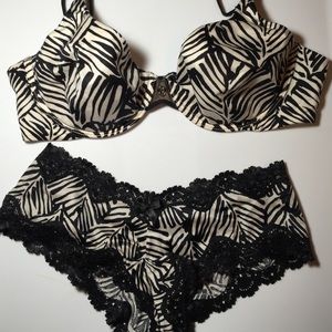 New Victoria's secret bra and panty set