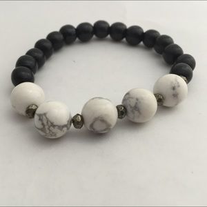 White howlite, pyrite and black stretch bracelet.
