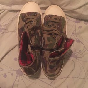 Ralph Lauren Camouflage Size 9 Sneakers