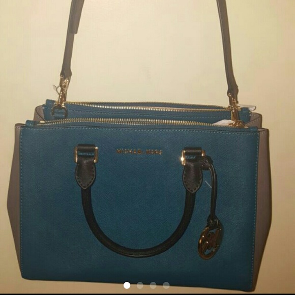 SOLD!! 24hr Sale Michael kors satchel with