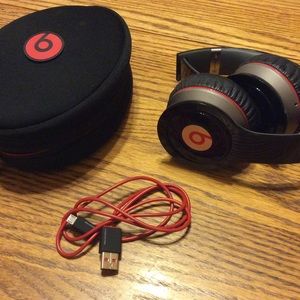 SOLD Beats by Dr. Dre black & wireless!