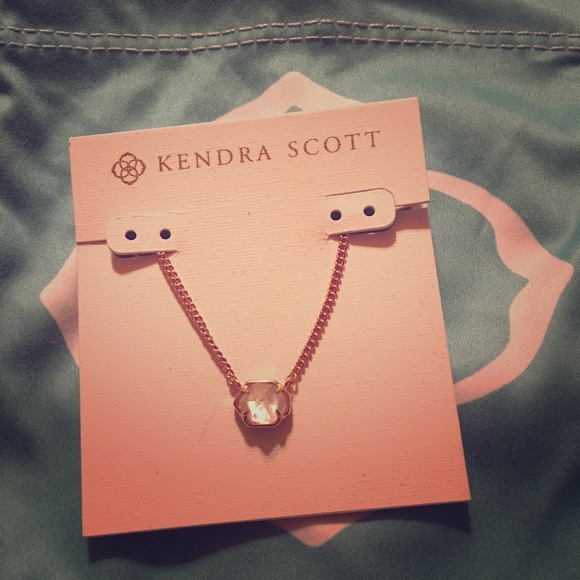 Kendra Scott Mabel Ivory pearl necklace!!
