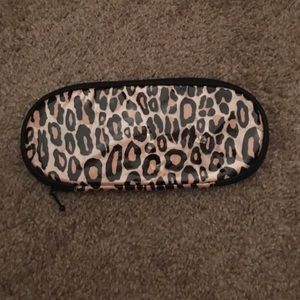 MAC Makeup brush holder/makeup bag