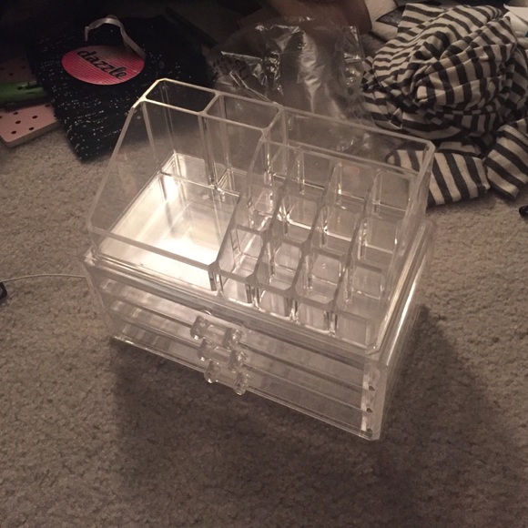 makeup organizer