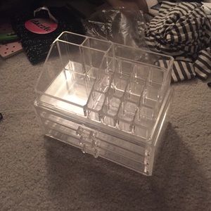 makeup organizer