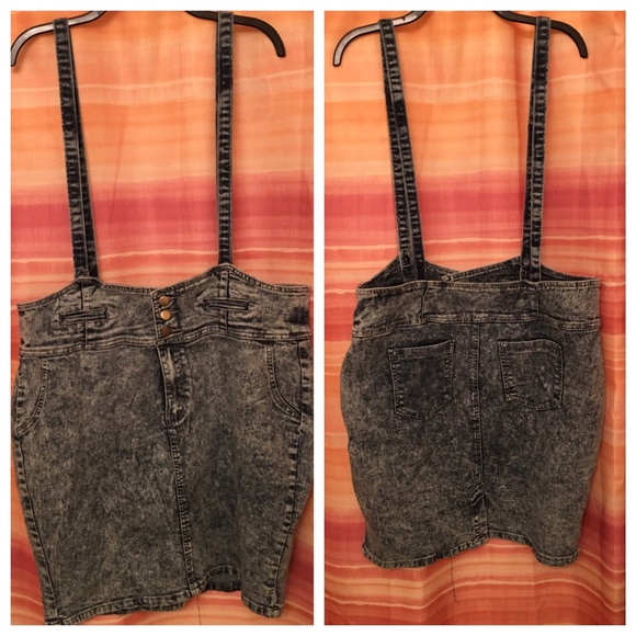 Denim skirt with suspenders Forever 21+