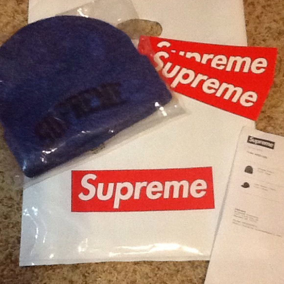 ⛔️SOLD⛔️Supreme Beanie - Picture 2 of 2