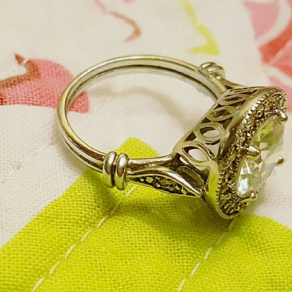 Solitaire / Halo ring