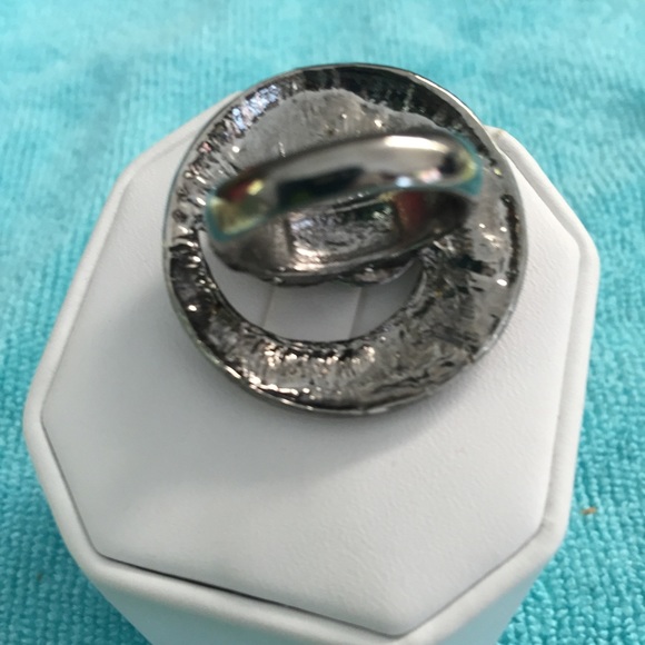 Elegant Rhinestone Snail-Like Ring - Picture 3 of 4