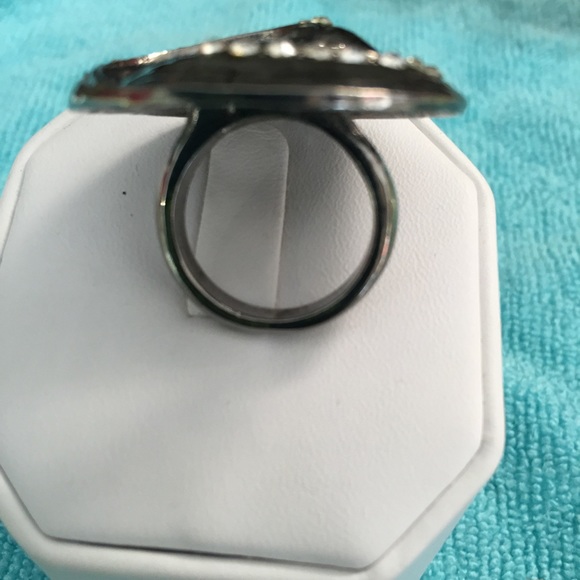 Elegant Rhinestone Snail-Like Ring - Picture 4 of 4