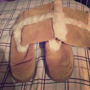 Tan snow boots