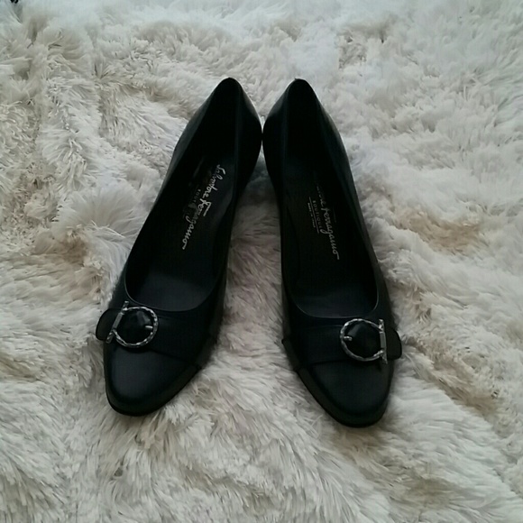 FERRAGAMO black low heels sz 8