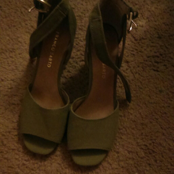 Heels - Picture 2 of 3