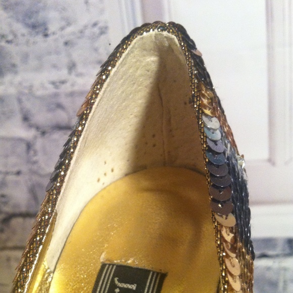 J. Renee Sequin Covered Heels Host Pick~* - Picture 3 of 4