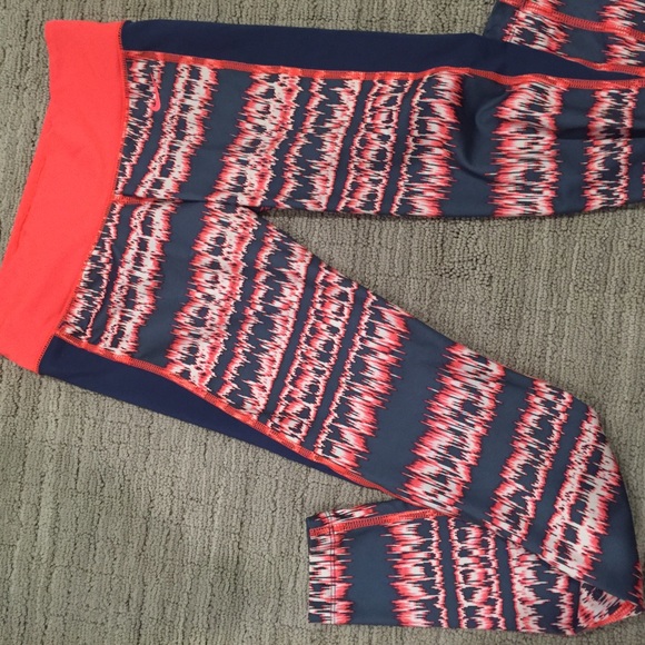 Nike zigzag coral leggings