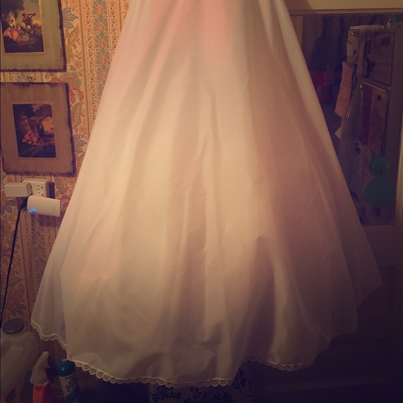 Wedding dress or ball gown Sweetheart slip size 6