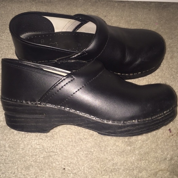 Black Dansko size 39 (8.5) women's