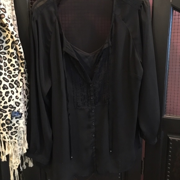 Long sleeved black oversized shirt
