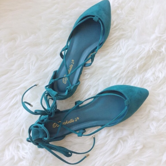 FREE WITH PURCHASE! {LAST1} ‘Elle’ Lace Up Flats - Picture 2 of 5
