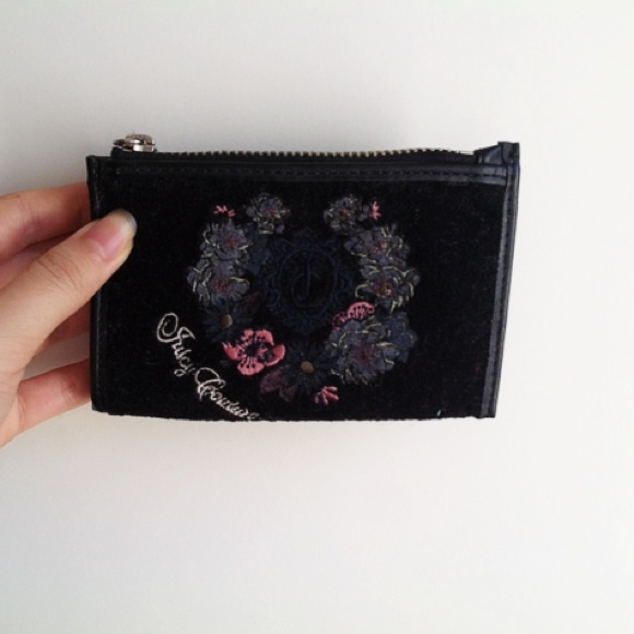 NWT Flower Embroidery Black Velvet Purse