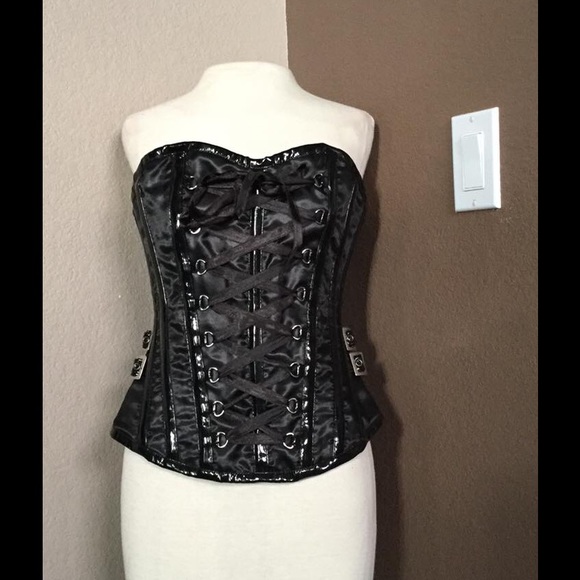 Awesome corset top! Halloween/Costume! 🎃