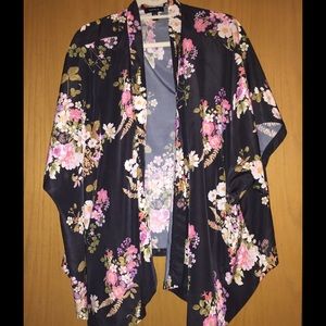 Gorgeous black floral torrid kimono