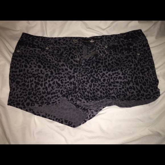 Black leopard source of wisdom shorts