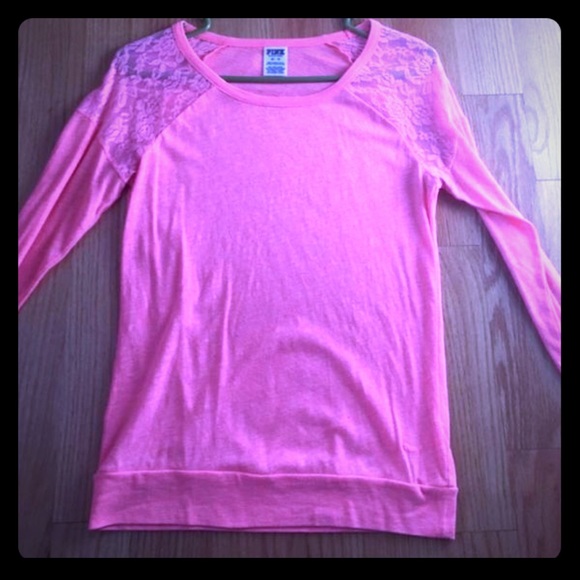 VS PINK LACE SHOULDER LONG SLEEVED TEE~SIZE SMALL